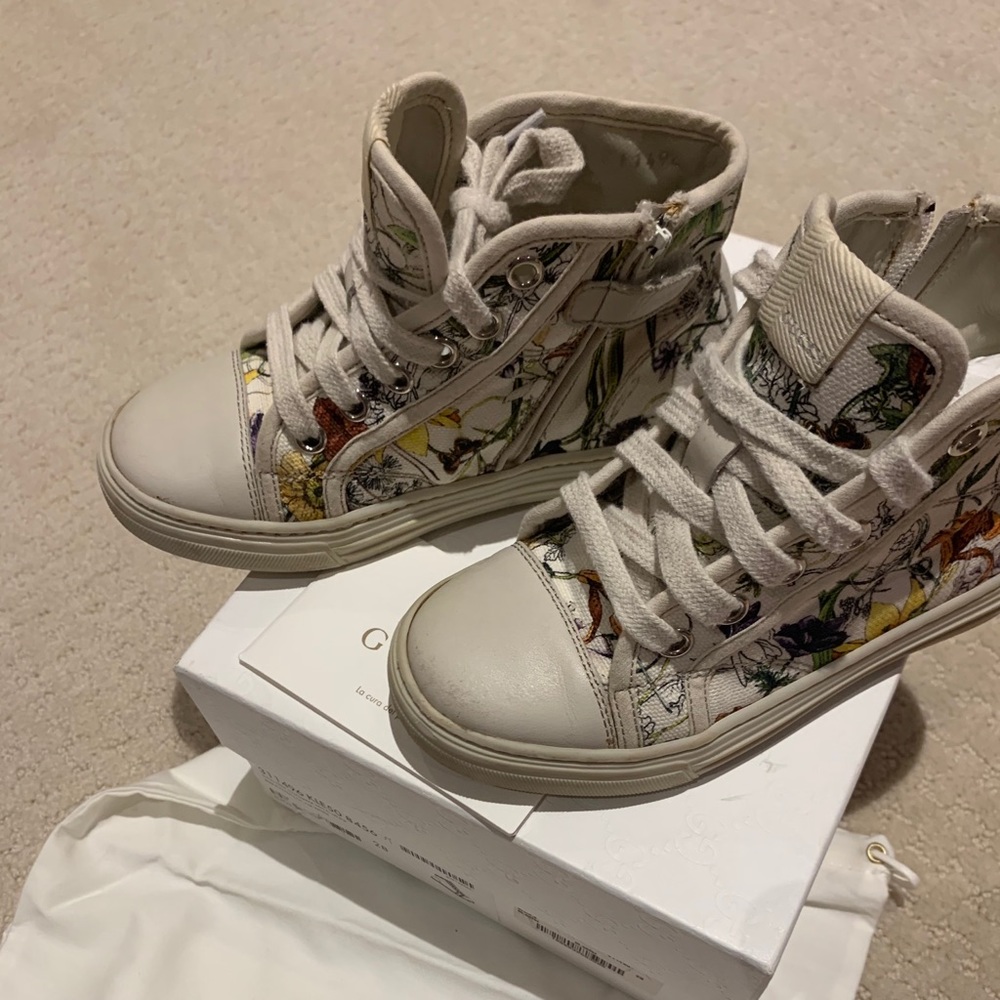 ❌sold❌Girls Gucci floral high tops Sz 28